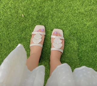 Ashnoor Kaur feet photo 17