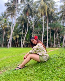 Ashnoor Kaur feet photo 4