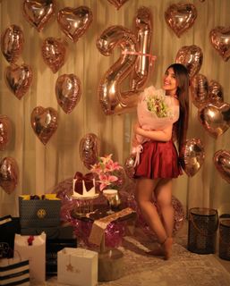 Ashnoor Kaur feet photo 18