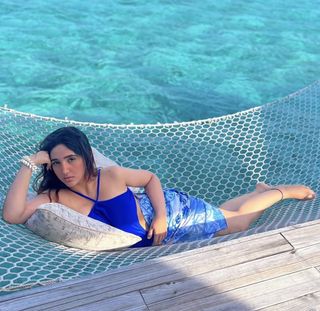 Ashnoor Kaur feet photo 17