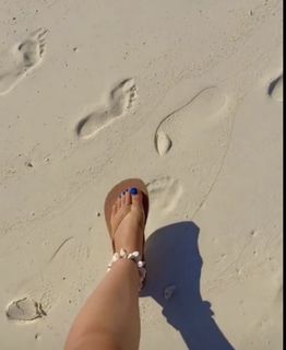 Ashnoor Kaur feet photo 19