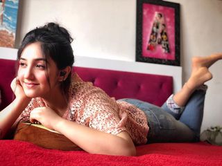 Ashnoor Kaur feet photo 16