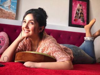 Ashnoor Kaur feet photo 15