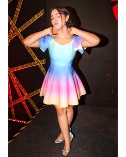 Ashnoor Kaur feet photo 18