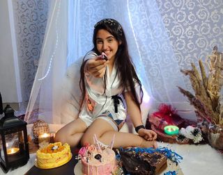 Ashnoor Kaur feet photo 17