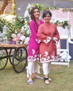 Ashnoor Kaur feet photo 13