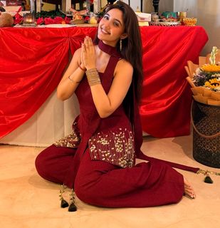 Ashnoor Kaur feet photo 5
