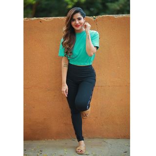 Ashu Reddy feet photo 5