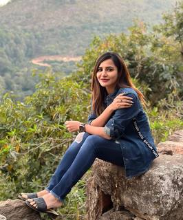 Ashu Reddy feet photo 3