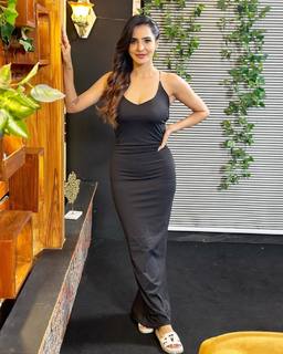Ashu Reddy feet photo 10