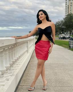Ashu Reddy feet photo 5