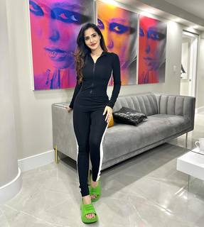 Ashu Reddy feet photo 3