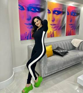 Ashu Reddy feet photo 2