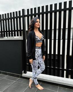 Ashu Reddy feet photo 10
