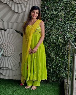 Ashu Reddy feet photo 4