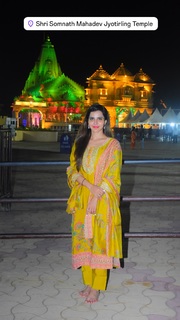 Ashu Reddy feet photo 15