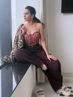 Ashu Reddy feet photo 6