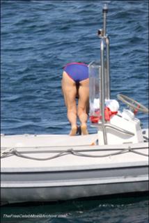 Asia Argento feet photo thumbnail