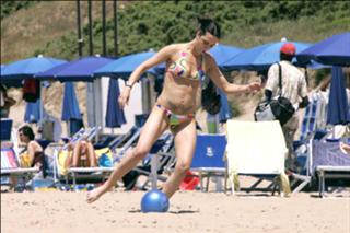 Asia Argento feet photo thumbnail