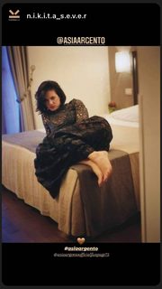 Asia Argento feet photo thumbnail
