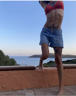 Asia Argento feet photo thumbnail