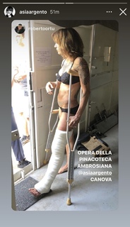 Asia Argento feet photo thumbnail