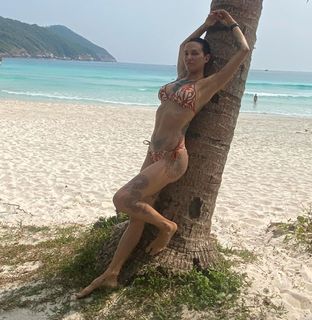 Asia Argento feet photo thumbnail