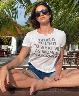 Asia Argento feet photo thumbnail
