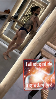 Asia Argento feet photo thumbnail