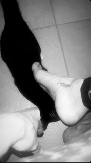 Asia Argento feet photo thumbnail