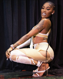 Asian Doll feet photo 3