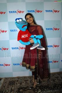 Asin Thottumkal feet photo thumbnail