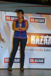 Asin Thottumkal feet photo thumbnail