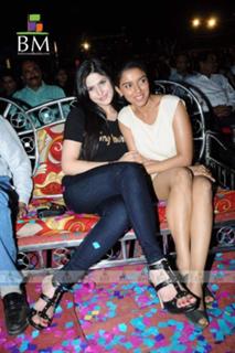Asin Thottumkal feet photo thumbnail