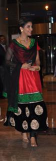Asin Thottumkal feet photo thumbnail