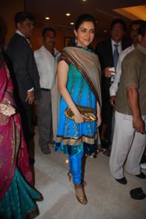 Asin Thottumkal feet photo thumbnail