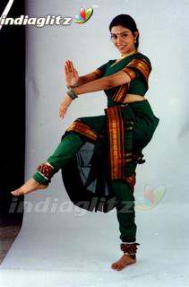 Asin Thottumkal feet photo thumbnail