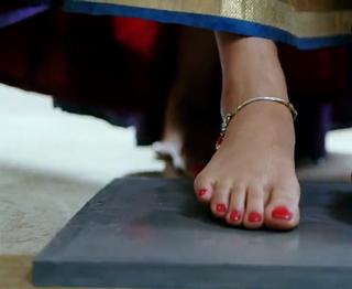 Asin Thottumkal feet photo thumbnail