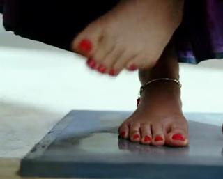 Asin Thottumkal feet photo thumbnail