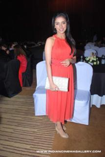 Asin Thottumkal feet photo thumbnail