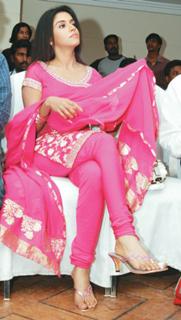 Asin Thottumkal feet photo thumbnail