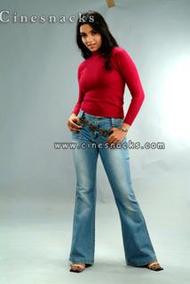 Asin Thottumkal feet photo thumbnail