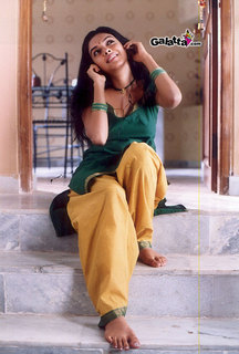 Asin Thottumkal feet photo thumbnail