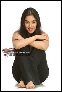 Asin Thottumkal feet photo thumbnail