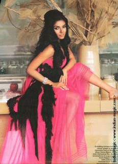 Asin Thottumkal feet photo thumbnail