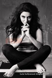 Asin Thottumkal feet photo thumbnail
