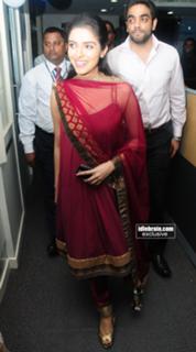 Asin Thottumkal feet photo thumbnail