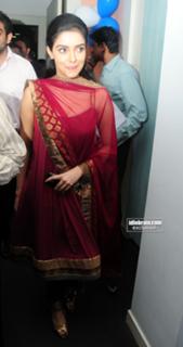 Asin Thottumkal feet photo thumbnail