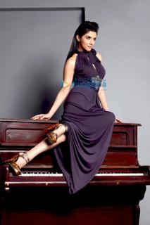 Asin Thottumkal feet photo thumbnail