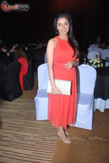 Asin Thottumkal feet photo thumbnail